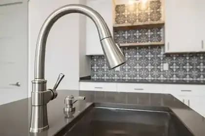 Torneira de Cozinha Bica Móvel Cromada 1/4 de volta